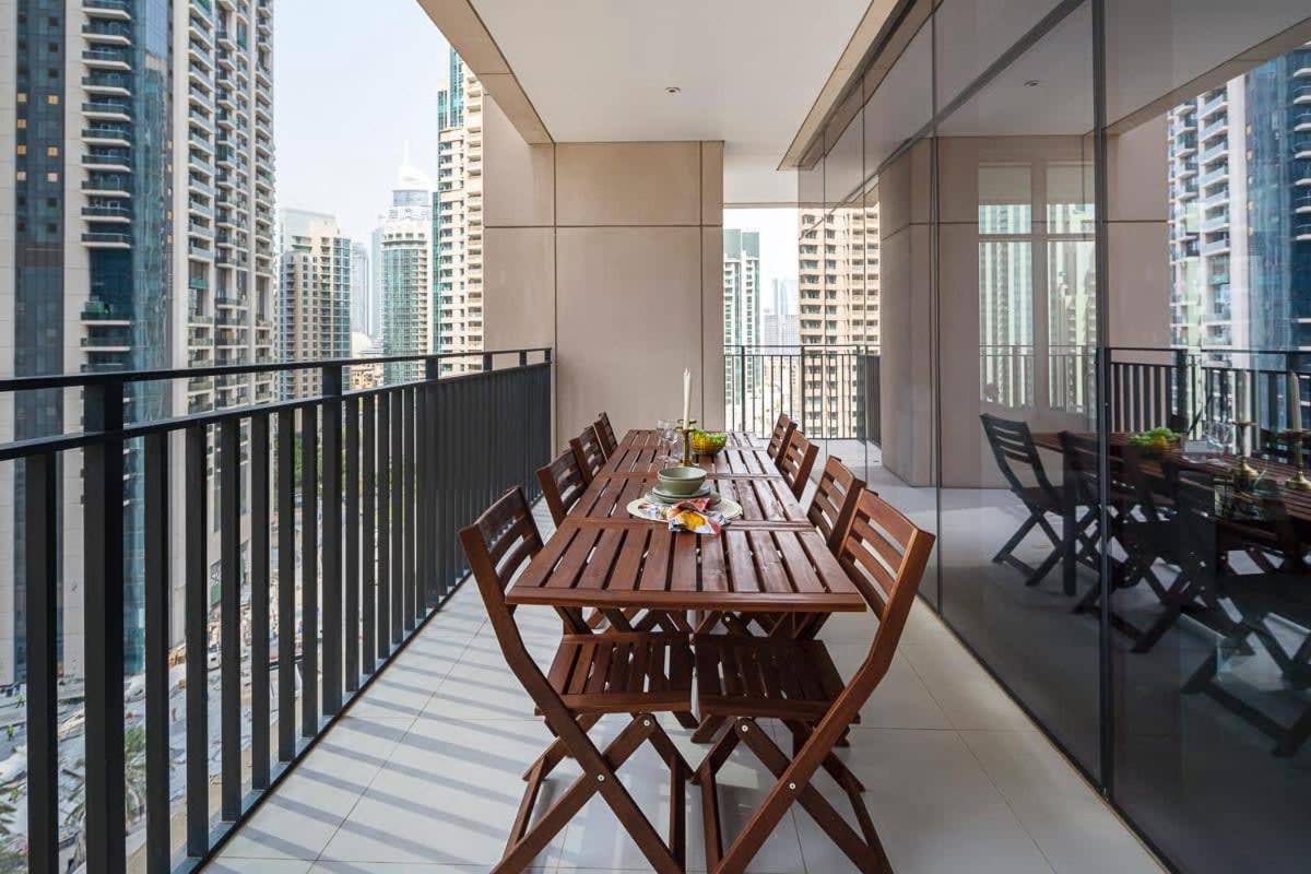 Frank Porter - Boulevard Crescent Dubai Eksteriør bilde