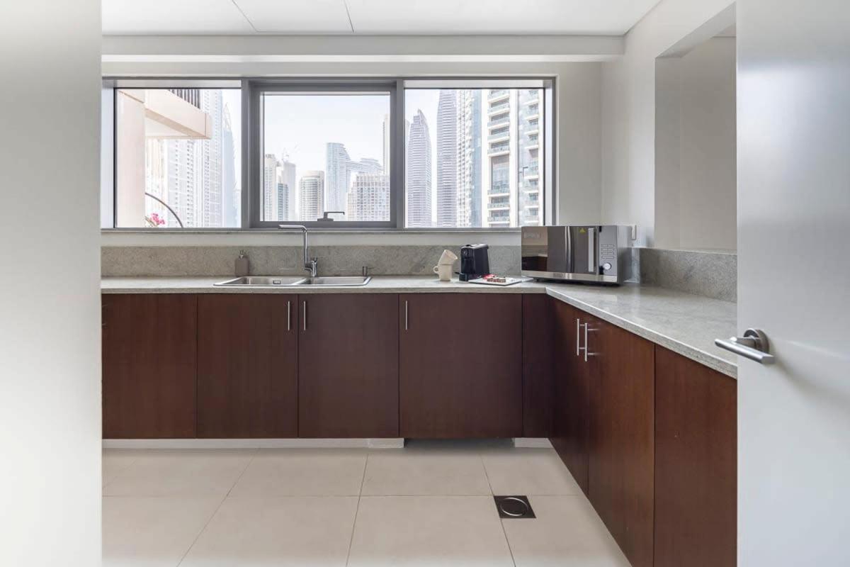 Frank Porter - Boulevard Crescent Dubai Eksteriør bilde